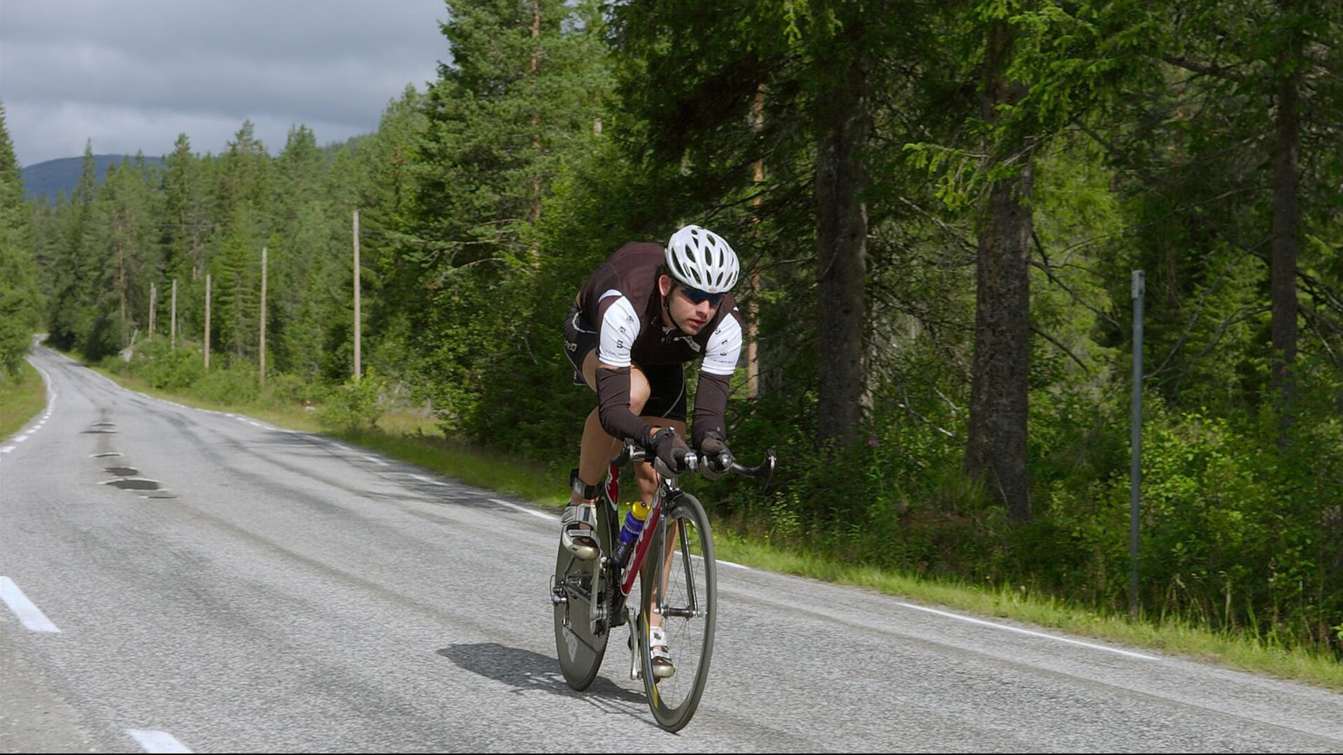 老鹰封锁雷霆,库里成为关键先生,一场战术与意志的较量