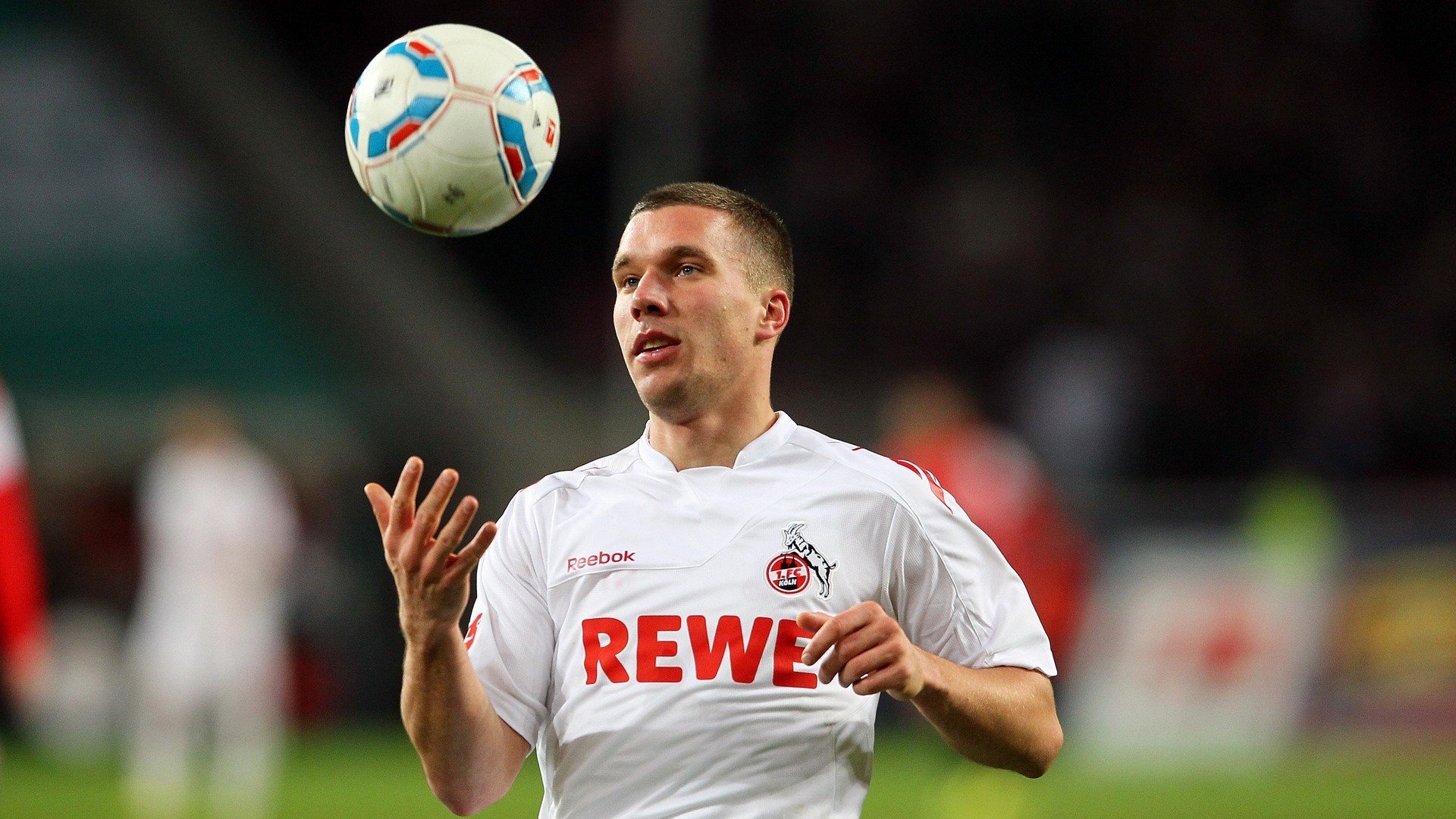 奥运周期关键战之夜，本泽马进攻端无人可挡